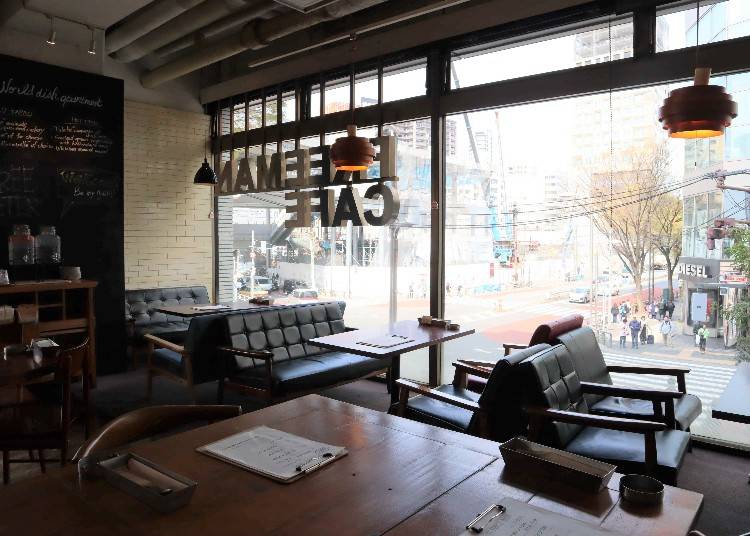 ビジネスマンも御用達、グループでも利用しやすい「FREEMAN CAFE」