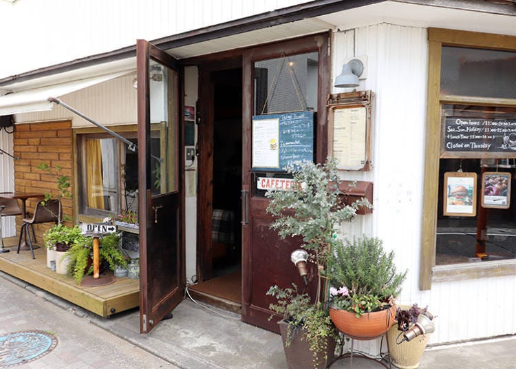■DAYS386 Cafe & Diner, located on the corner of Hayama City