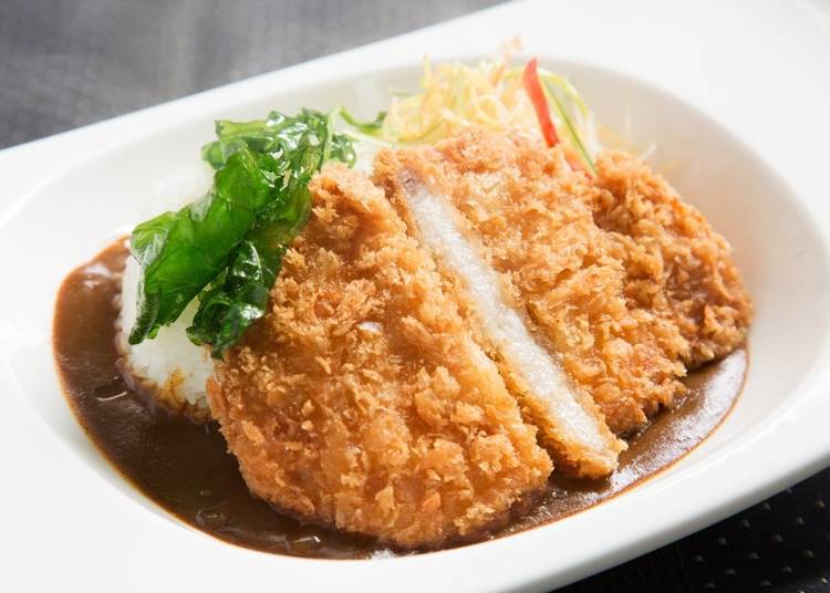 Freshly Deep-Fried Crispy Meat Curry (1,000 yen, tax included)