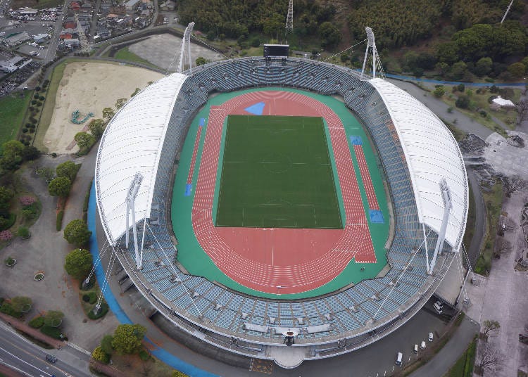 以鳥之翼為概念的特色屋頂「熊本縣民綜合體育公園田徑場」