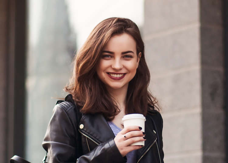 世界が称賛する日本のコンビニ アメリカ人女性がついつい買っちゃうモノは Live Japan 日本の旅行 観光 体験ガイド