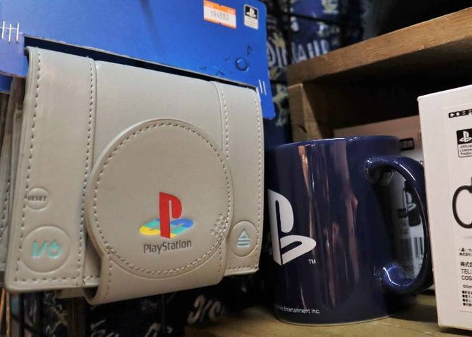 ヴィレッジヴァンガード渋谷本店で売っている注目アイテムはこれ 東京のカルチャーが凝縮したサブカルの聖地 Live Japan 日本の旅行 観光 体験ガイド