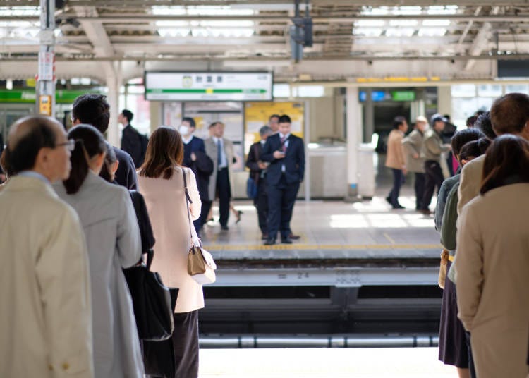 日本人は電車に乗るとき、きちんと整列するのにビックリ！