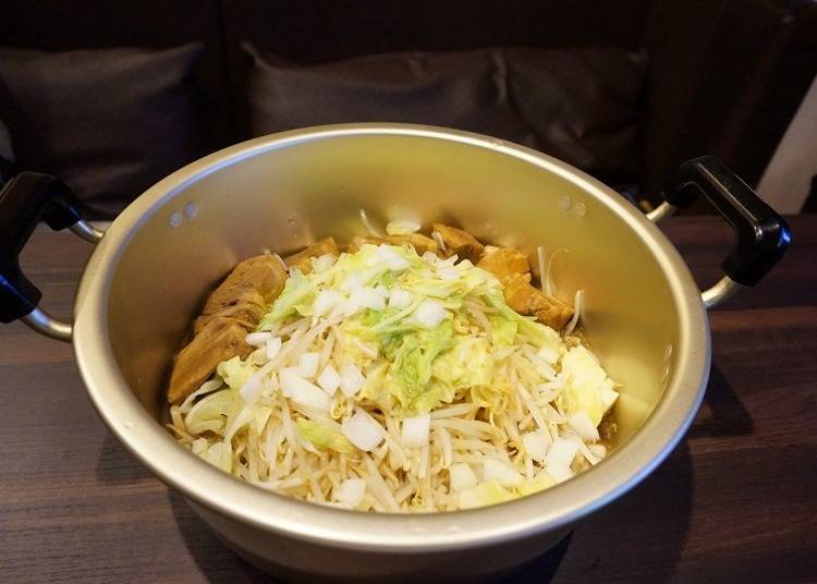 使用锅子盛装让大家能分着吃的锅八郎（含税2300日元）