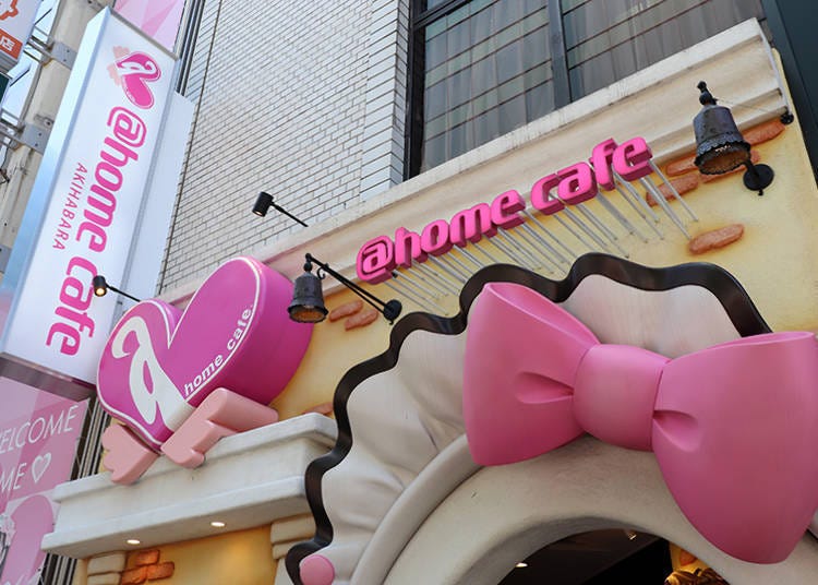 Melangkah Masuk: Sambutan Maid Cafe yang Menghangatkan Hati!