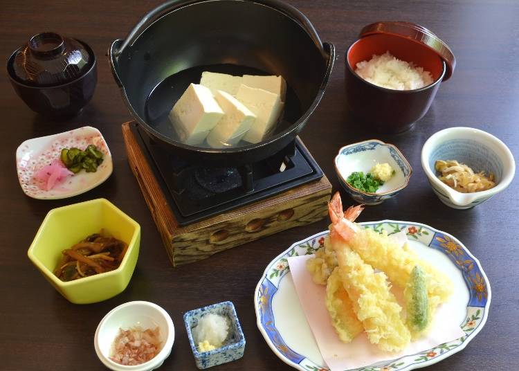 箱根姬之水透肌木棉湯豆腐(箱根姫の水たま肌木綿湯豆腐御膳)※目前已無提供此套餐,圖片為取材時所用之照片。