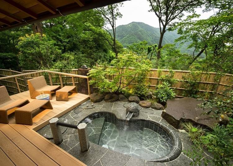 The standalone "Senshin" suite offers panoramic views of Mount Ontake in the distance, complete with a top-tier open-air bath.