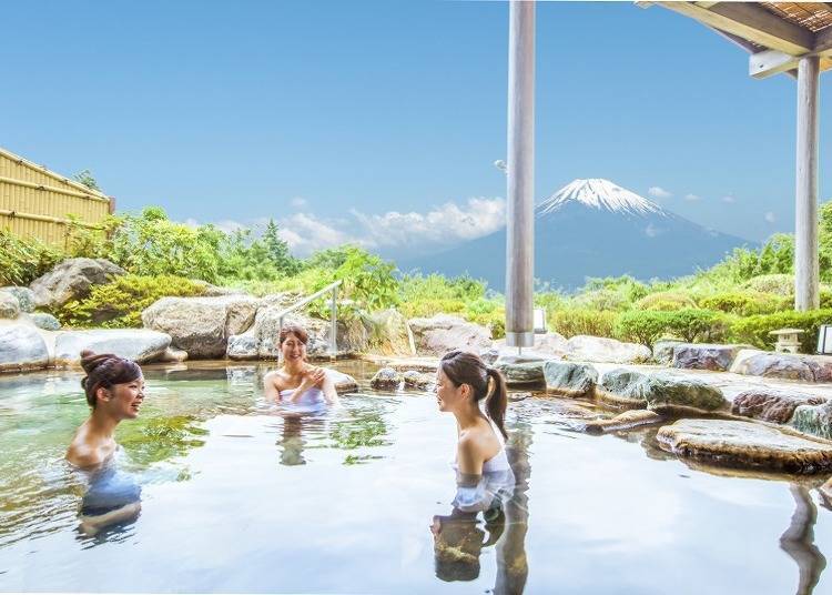 Enjoying the open-air bath while taking in the magnificent view of Mount Fuji.