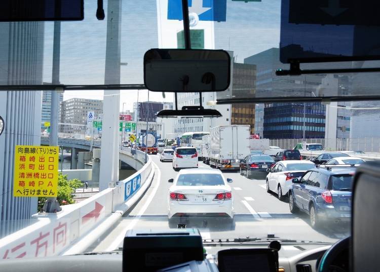 虽然东京市内的高速公路也会有车潮拥挤的时候，但路段并不长