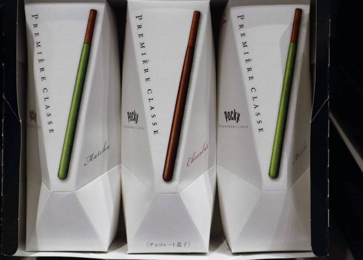 空港限定の最高級の味、グリコ「Pocky PREMIÈRE CLASSE」<ショコラ>&<抹茶>(600円/免税価格)