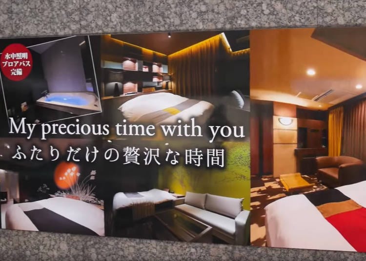 東京情侶酒店外的海報展示了部分特色主題房間範例。圖片來源：YouTuber @OzzyAwesome