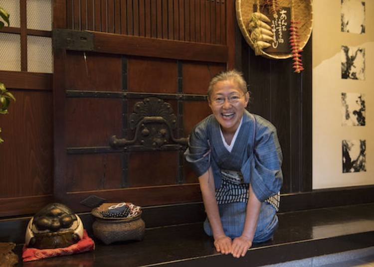 ▲“꼭 또 들러주세요”라고 가는 길까지 배웅해준 사이다 씨.
