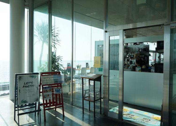 Impossible to Choose a Seat! A Resort-like Escape from Everyday Life