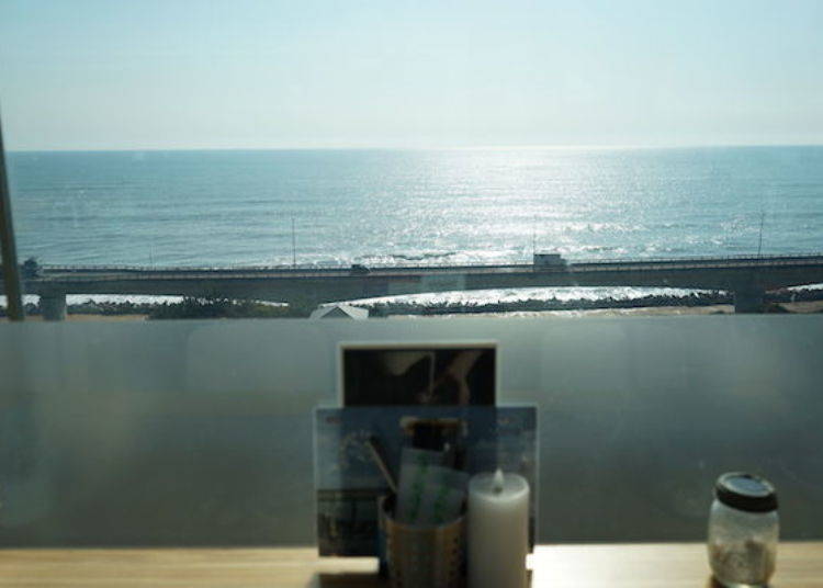 ▲ Sunlight dances on the sea's surface, sparkling in a way that never grows old.
