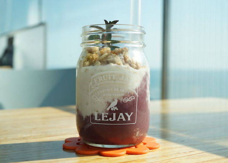 “Banana Acai Smoothie” (630 yen, tax included)
