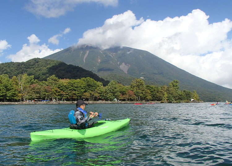 中禅寺湖の美しい新緑＆紅葉をボートから眺める！ 初心者でも楽しい「カヤックツアー」体験レポート
