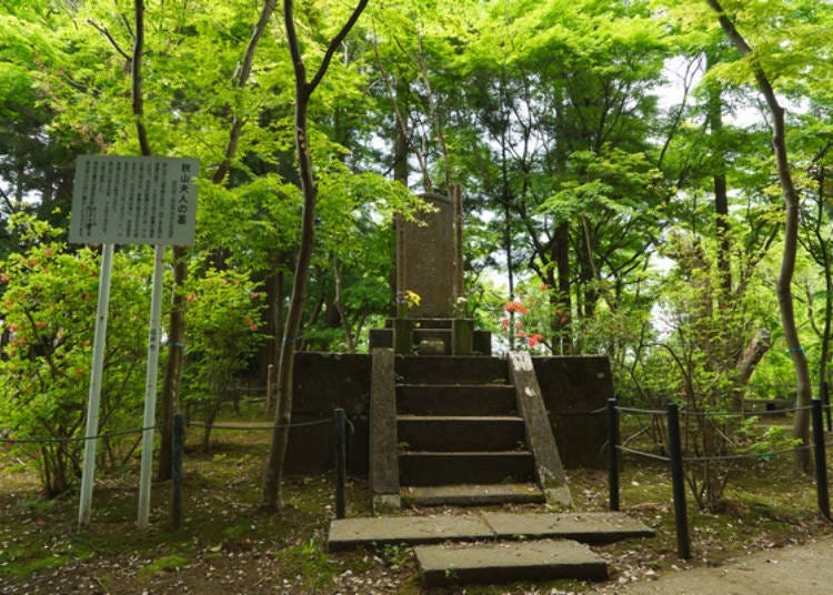 Akiyama's grave. Many history enthusiasts visit this location.