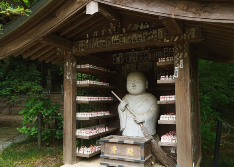 Jizo-do was built about 750 years ago to worship the Jizo-sama who had flowed into the swamp. It is very rare that Jizodo is a temple of the Nichiren sect