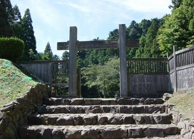 This crossbar Kabuki Gate that marks the entrance to Goshuden was newly installed during restoration works.