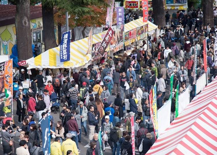 八王子いちょう祭り期間中に設営される「ふるさとバザール」では、日本各地の名産品・料理が集結します