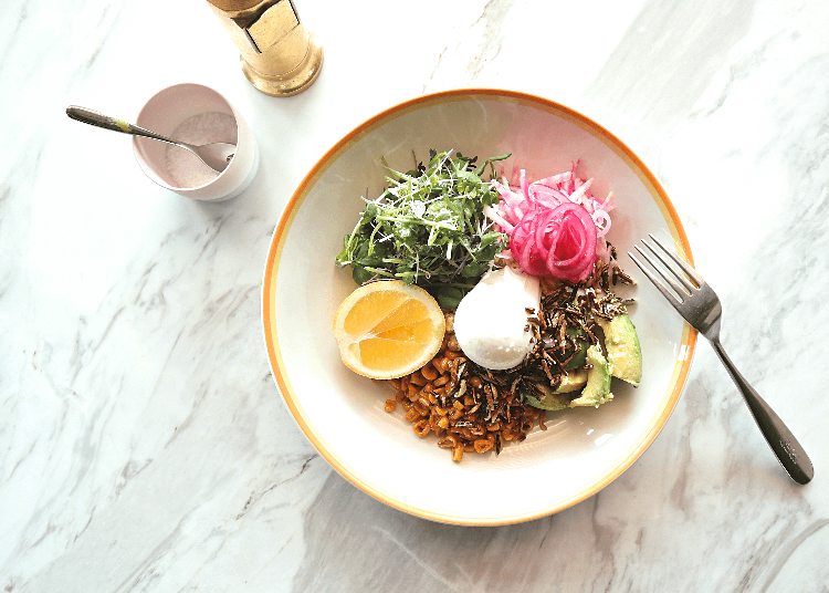 "Breakfast Salad with Lemon Dressing" - contains quinoa, millet, avocado, corn salad, poached egg - 1,700 yen (breakfast)