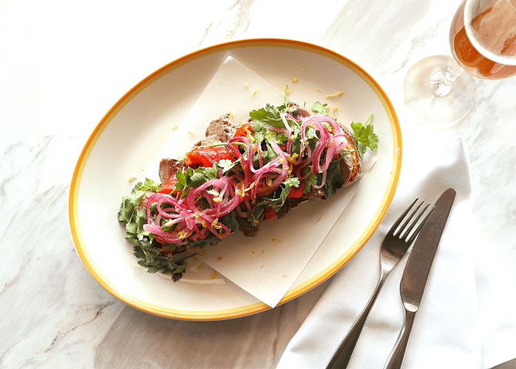 "Steak Open Sandwich" - contains muhammara, a spicy sauce made of red pepper and paprika, red onion pickles, and coriander - 2,400 yen (lunch)