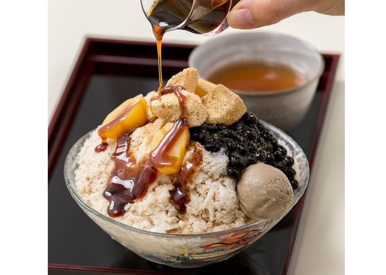 Shaved Ice with Milk and Roasted Green Tea from French Style Tea-Ceremony Kyoto dishes Fukujuensaryo, located in GRANROOF (both \1,512, limited to 15 servings a day)