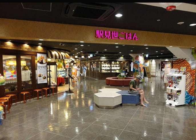 浅草寺周辺を観光するなら 早朝が絶対におすすめ 朝ごはん 買い物がどれも快適すぎた Live Japan 日本の旅行 観光 体験ガイド