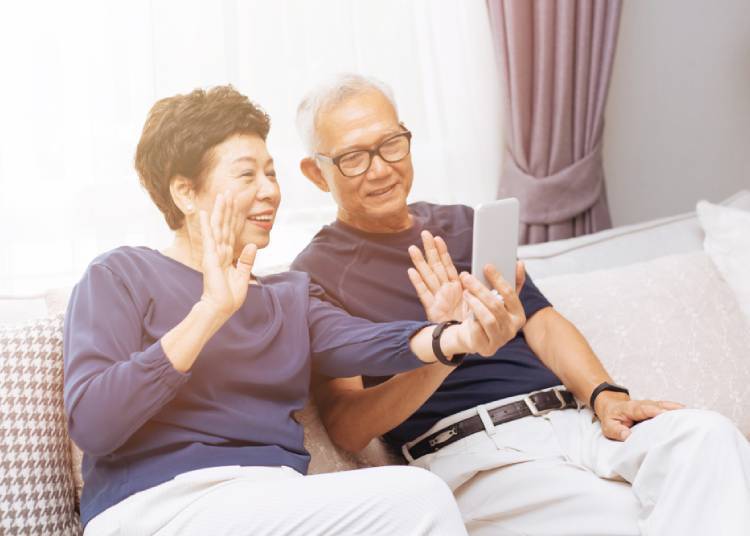 부모님이랑 자주 연락을 하지 않는다.