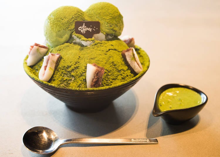 Matcha Sulbing. The anko mochi [bean jam rice cakes] placed around the shaved ice are a nice touch. A special matcha-flavored syrup is poured over the shaved ice.