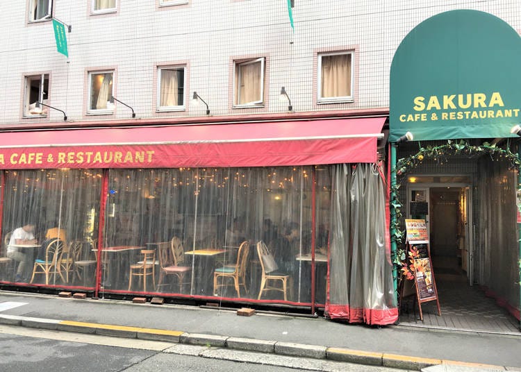 2. Sakura Cafe & Restaurant Ikebukuro: Make friends with fellow travelers!