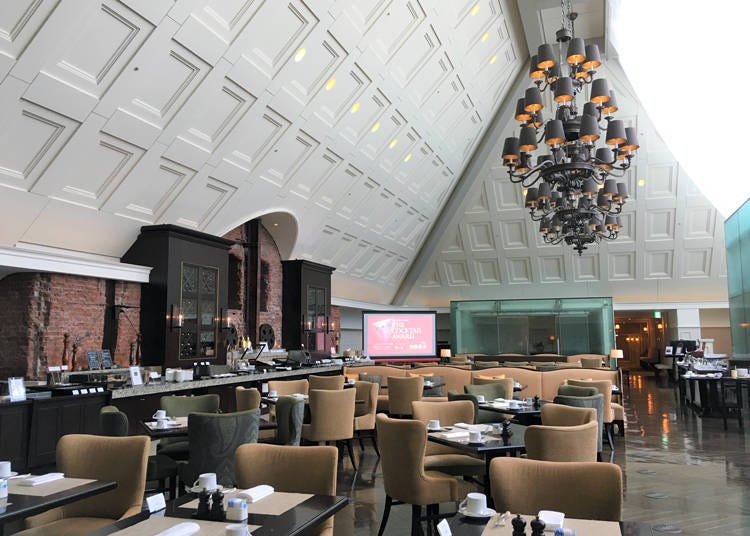 Enjoy breakfast at the central atrium on the top floor of Tokyo Station