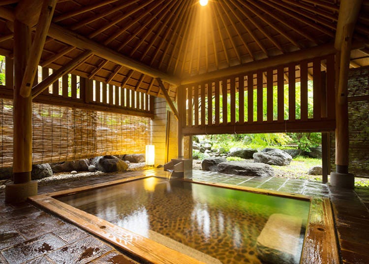 Tận hưởng onsen trong bồn tắm nóng với không gian thoáng đãng
