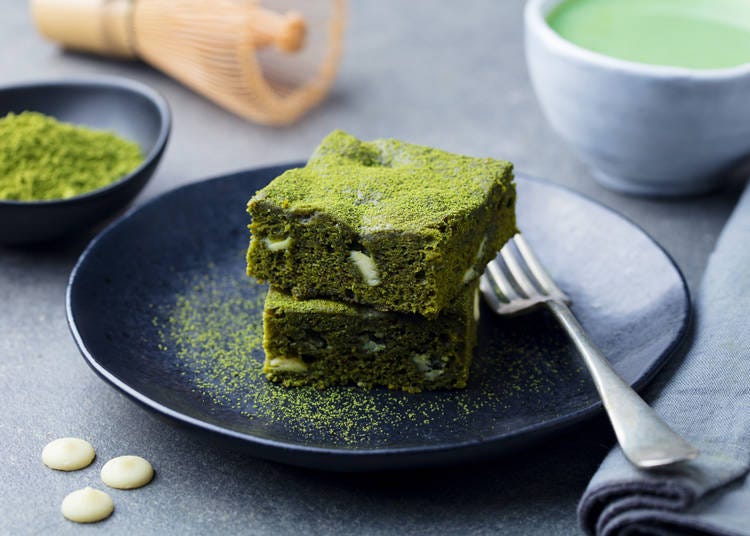 7. A classic: Green tea snacks are a must-buy!