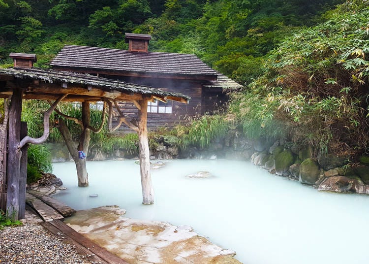 Nyuuto hot spring. (icosha / Shutterstock.com)