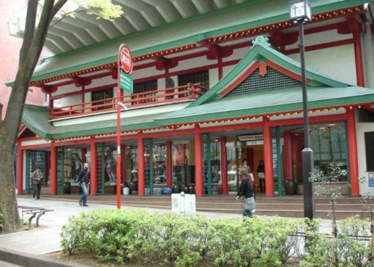 19. 일본의 문화와 전통이 느껴지는 기념품 코너 ‘오리엔탈 바자’