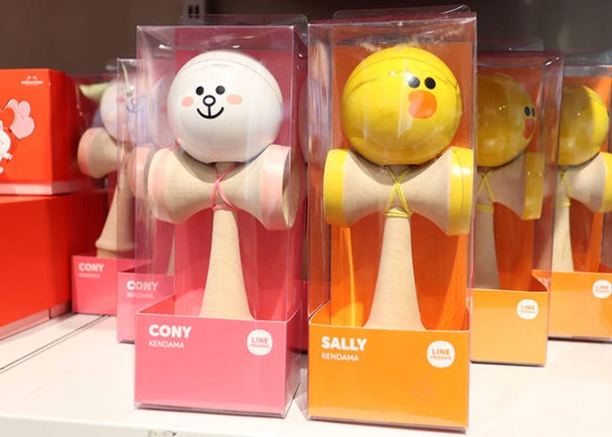 Bt21のマスクもある 原宿のlineショップ Line Friends Store に行ってみた Live Japan 日本の旅行 観光 体験ガイド