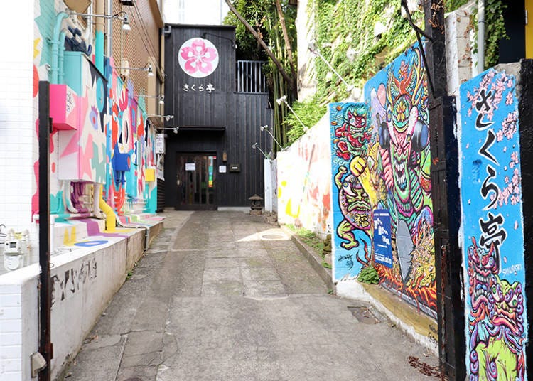 3. Sakura Tei: Artistic, colorful walls