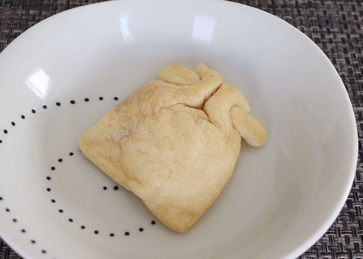 定番ながらこっそり人気が高い「もち巾着（鶏肉入り）」