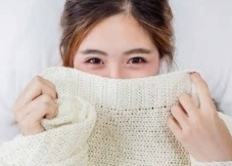 사람들이 많아서 안 된다고? 부끄러움을 잘 타는 그녀들