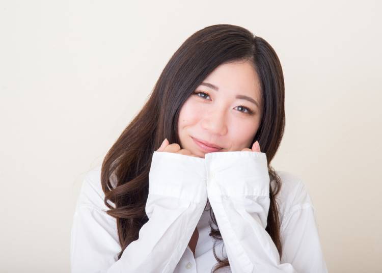 ‘자기 자리를 양보한다고?’ 윗사람을 공경하는 한국인 남성