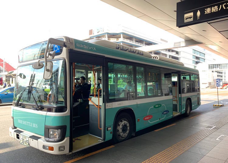 Low-cost bus Tokyo Shuttle (retirementbonus / Shutterstock.com)