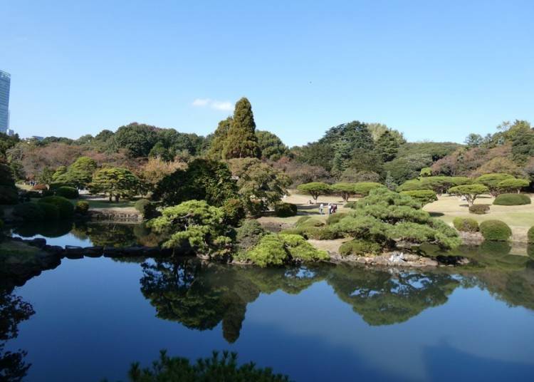 A view of the pond from the Kyu-Goryo-Tei (Taiwan Pavilion)