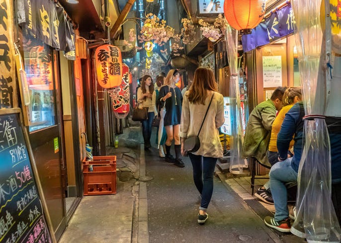 新宿駅周辺で絶対おすすめの観光 グルメスポット30選 買い物にも人気の名所から穴場まで Live Japan 日本の旅行 観光 体験ガイド