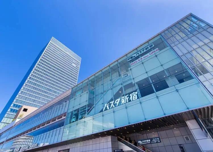 BUSTA Shinjuku: The Highway Bus Terminal at the South Exit of JR Shinjuku Station (Photo: picture cells/Shutterstock.com)