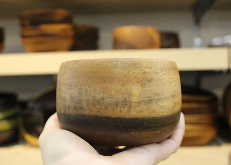Natural Wood Bowls: 300 – 500 yen