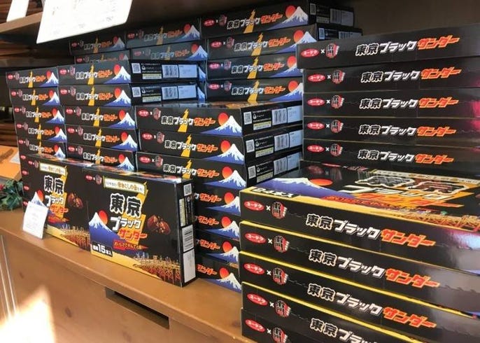 ブラックサンダーの工場直営店はチョコ好きの天国 限定の白いブラックサンダーもある東京の販売店に潜入してきた Live Japan 日本の旅行 観光 体験ガイド