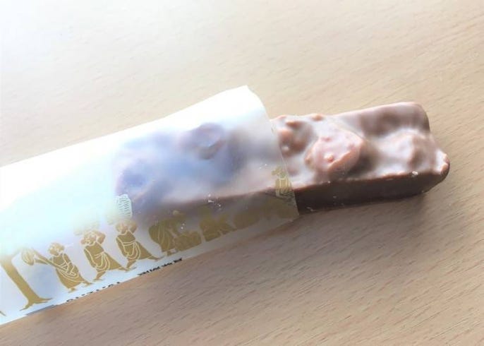 ブラックサンダーの工場直営店はチョコ好きの天国 限定の白いブラックサンダーもある東京の販売店に潜入してきた Live Japan 日本の旅行 観光 体験ガイド