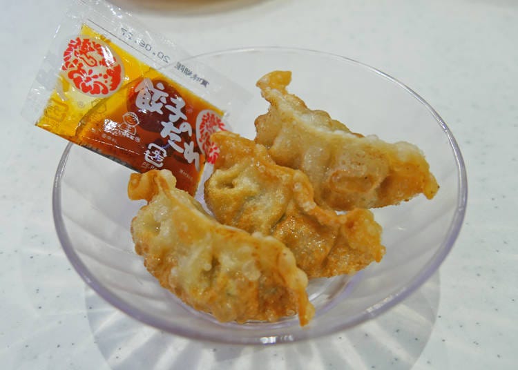 Once you start eating you can't stop: “Fried gyoza” (180 yen + tax)