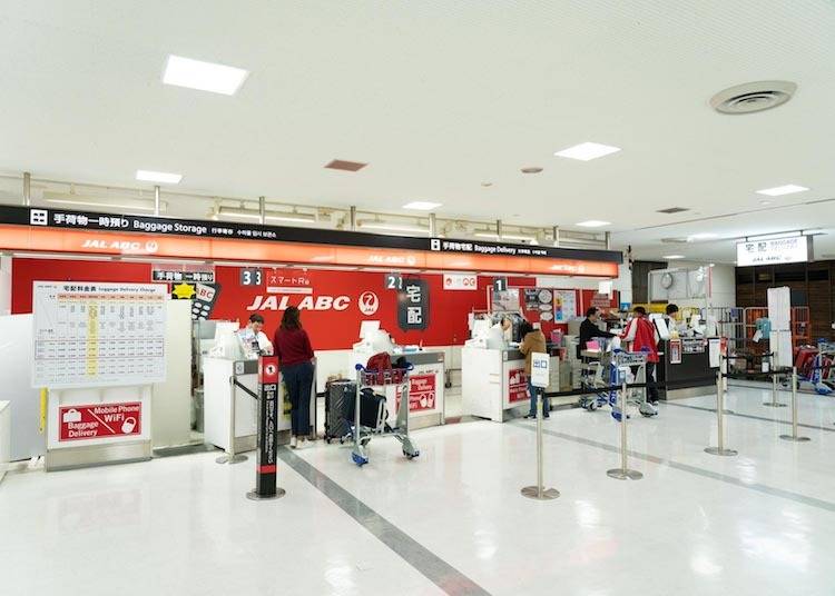 成田国際空港 第2ターミナルの到着ロビーにあるJAL ABCのカウンター